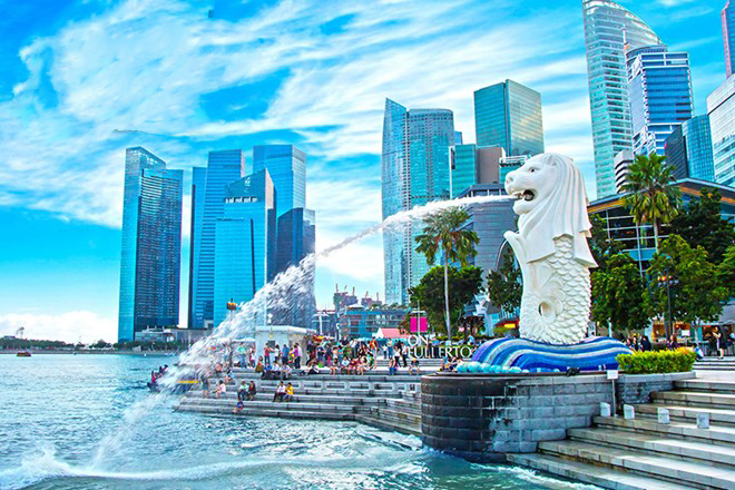 The-Merlion-fountain-and-Marina-Bay-Sand-Singapore 350452259 2
